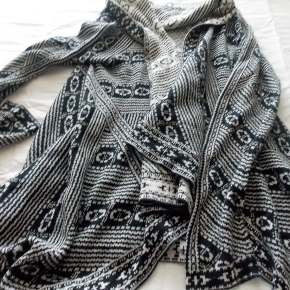 3 size medium sweaters - Picture 2 of 3